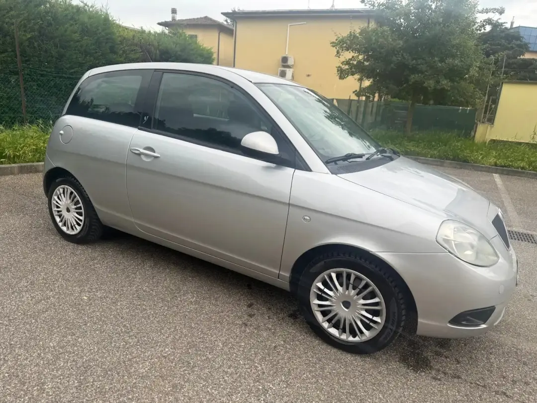 Lancia Ypsilon